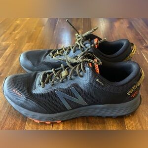 New Balance Men's Black Trail Running Shoes water resistant size 10.5